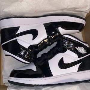 Jordan 1 black/white mids